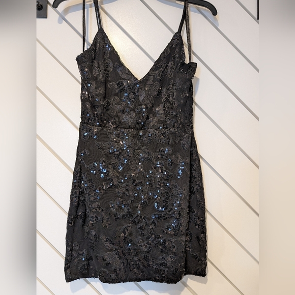 Windsor Dresses & Skirts - Winsor Black Sequin Mini Cocktail Dress